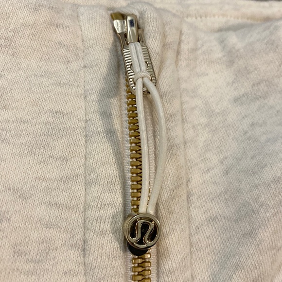 ❤️ Lululemon Scuba Oversized Funnel Neck in Heathered Light Ivory Gold XS/S NWOT - Picture 3 of 9